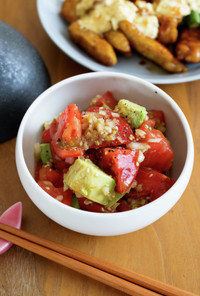 トマトとアボカドの中華風サラダ。