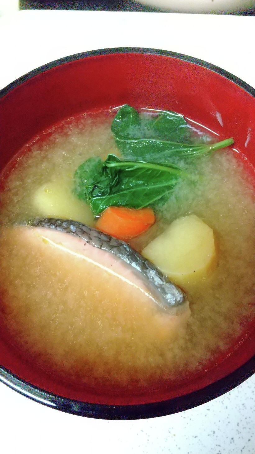 焼鮭の味噌汁の画像