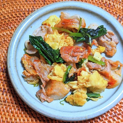 豚肉と小松菜の卵炒めの写真