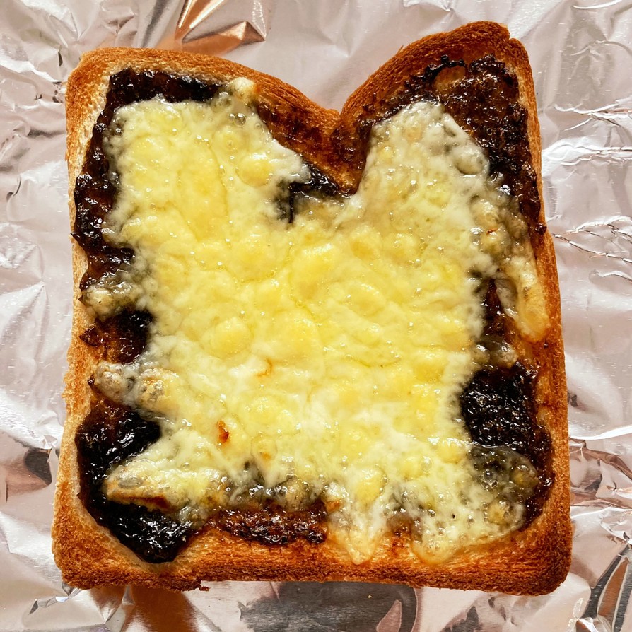 海苔の佃煮とチーズの甘じょっぱトーストの画像