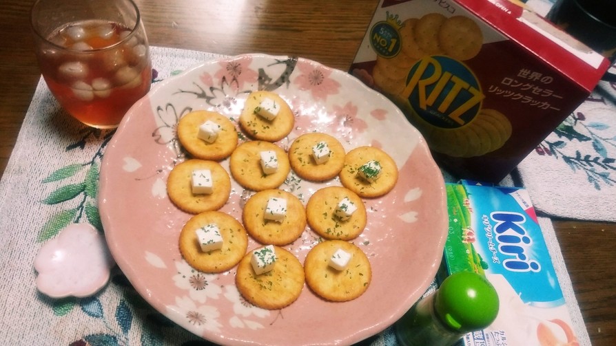 リッツにクリームチーズon！ by minmo2 ️2 【クックパッド】 簡単おいしいみんなのレシピが396万品