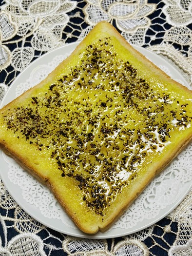 オリーブオイル　蜂蜜　ゆかりトーストの写真
