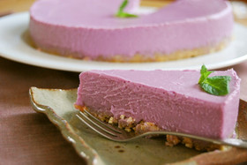 紫芋のチーズケーキ