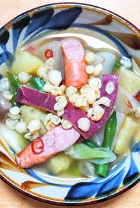 ソーセージと薩摩芋と大根のピリ辛スープ
