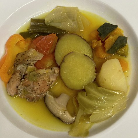 鶏モモ肉と南瓜とさつま芋の野菜スープ
