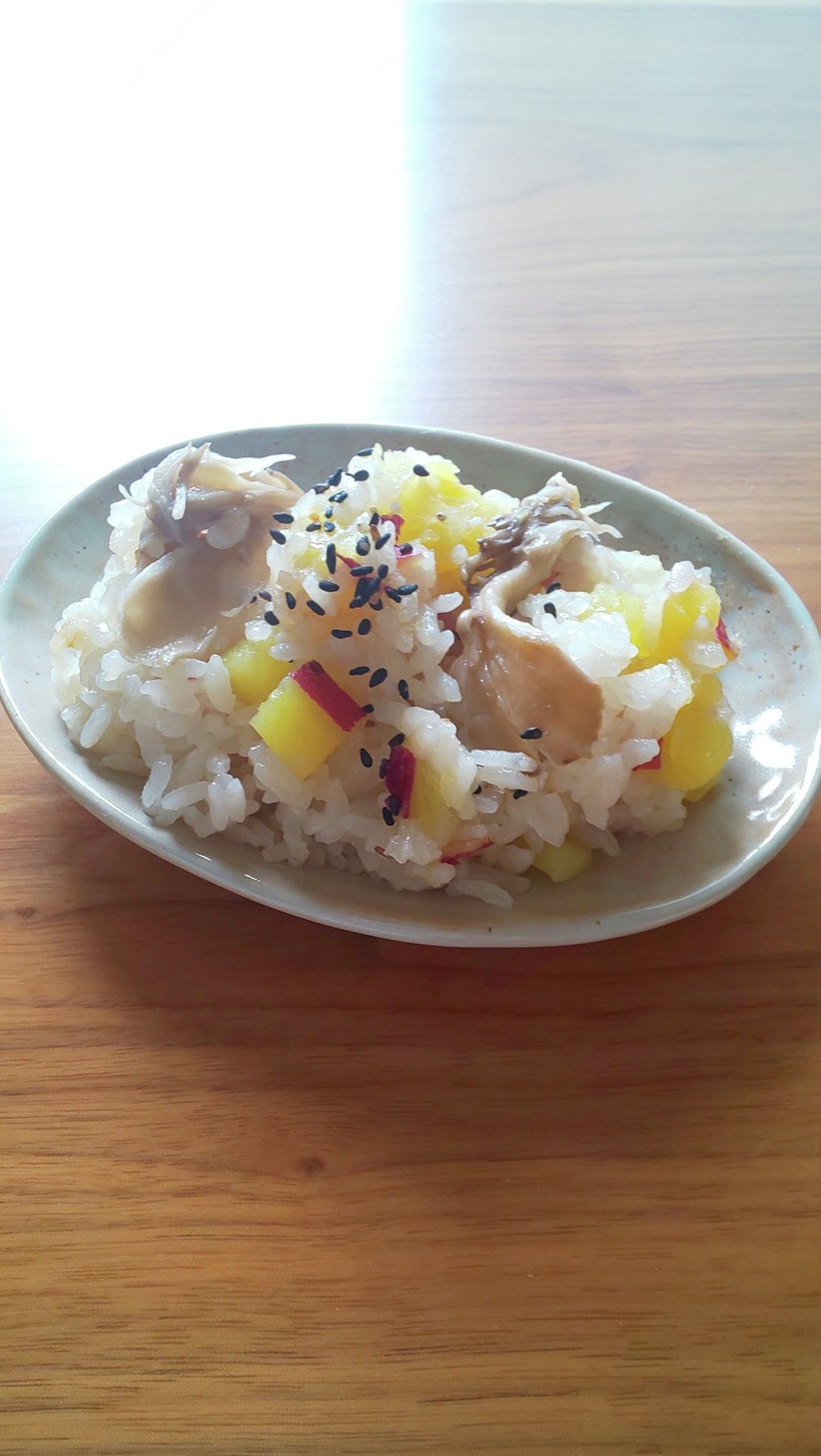 ほくほく薩摩芋と舞茸香る秋の炊き込みご飯の画像