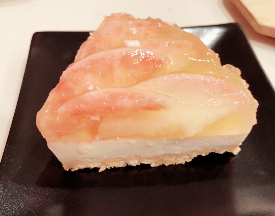 桃とレアチーズのタルトの画像