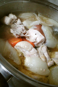 ガーリックソルトとぶつ切り鶏のスープ煮