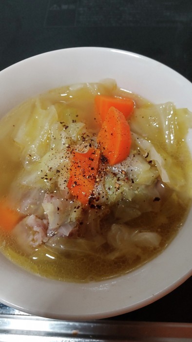 ラム肉とキャベツのスープの写真