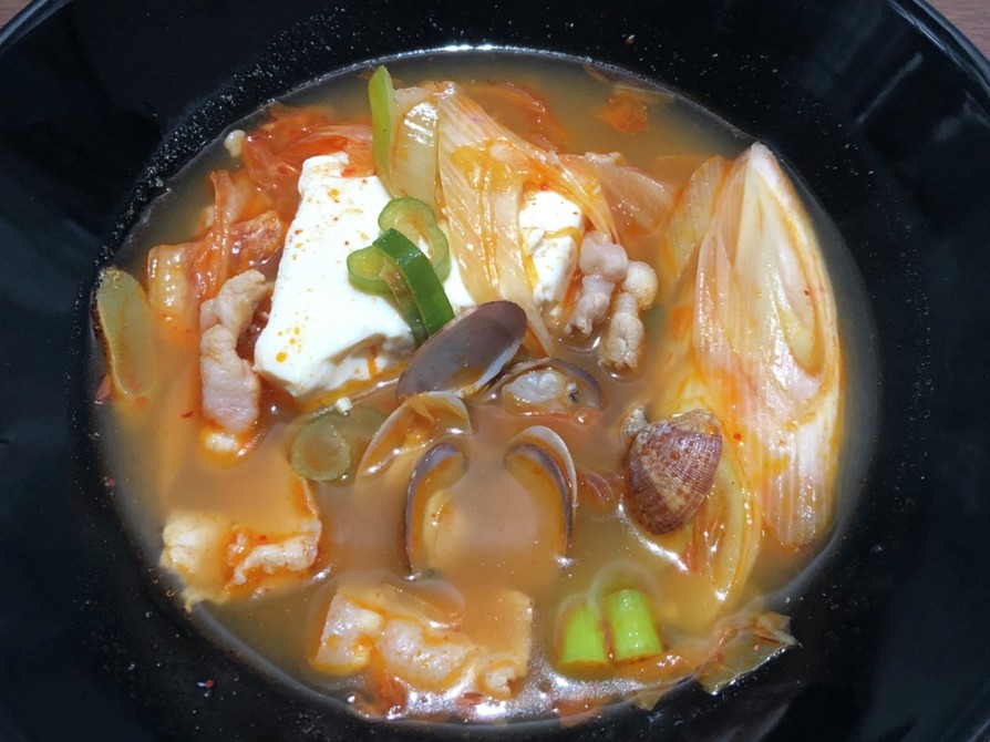 韓国料理の定番【スンドゥブチゲ】の画像
