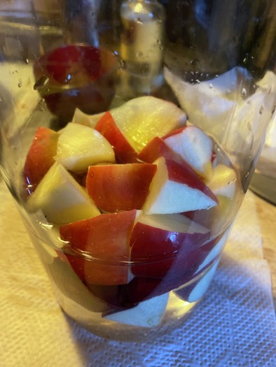 りんごと水と時間だけ。自家製リンゴ酢。の写真