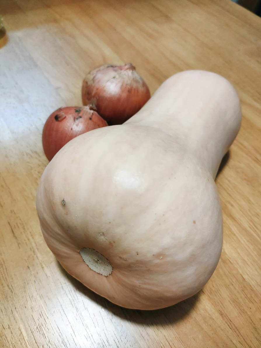 スパイシーなバターナッツスカッシュスープのレシピ