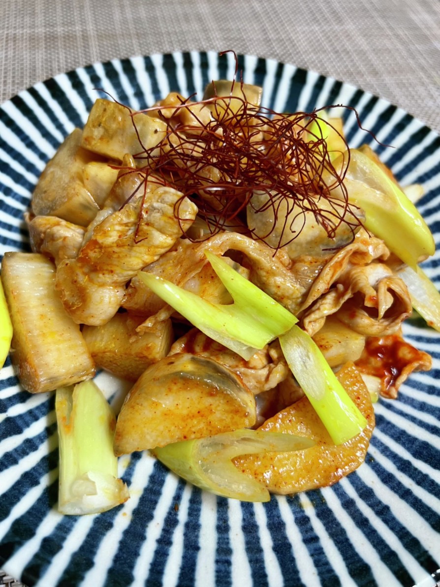 韓国風グルメ！豚と長芋のピリ辛炒めの画像
