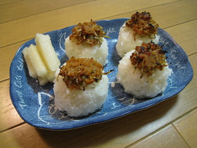 じゃこと味噌の焼きおにぎり