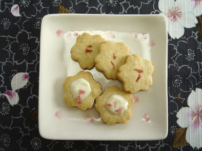 桜の花びらクッキーの写真