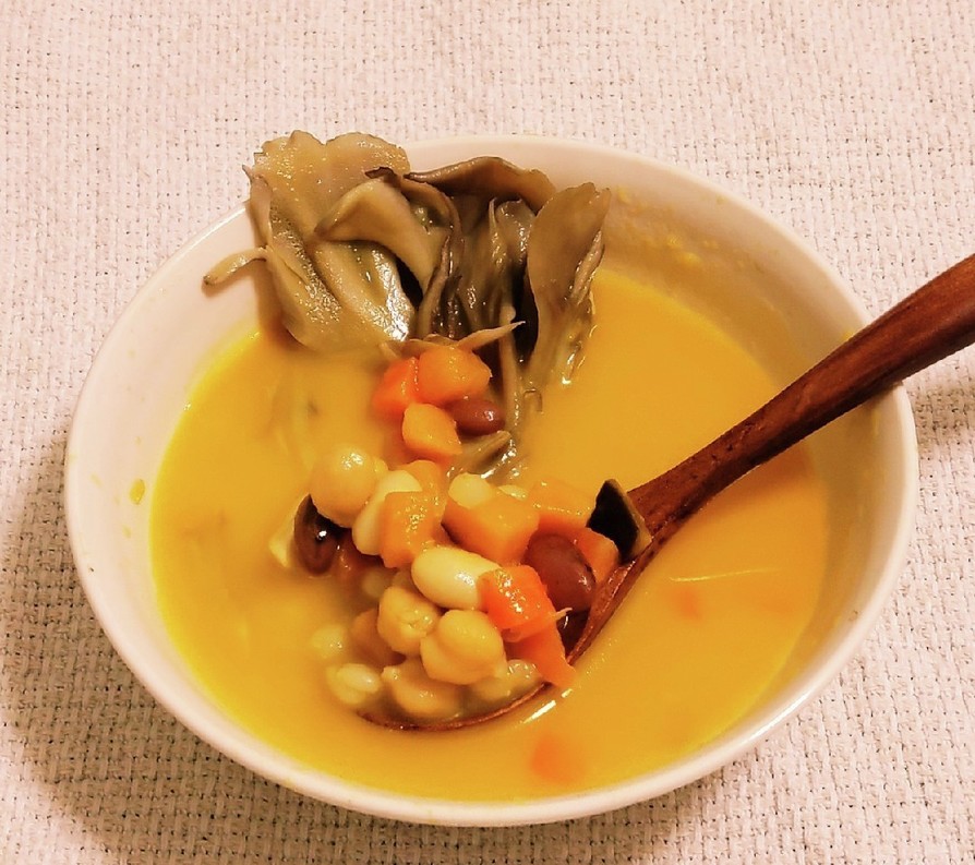 “食べるかぼちゃスープ&豆･きのこ入”の画像
