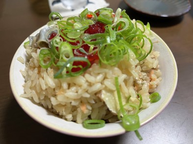 【筋肉飯】秋の紅鮭といくらの炊き込みご飯の写真