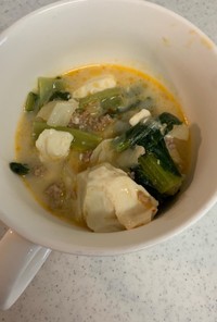 小松菜と崩し豆腐の坦々風胡麻味噌スープ