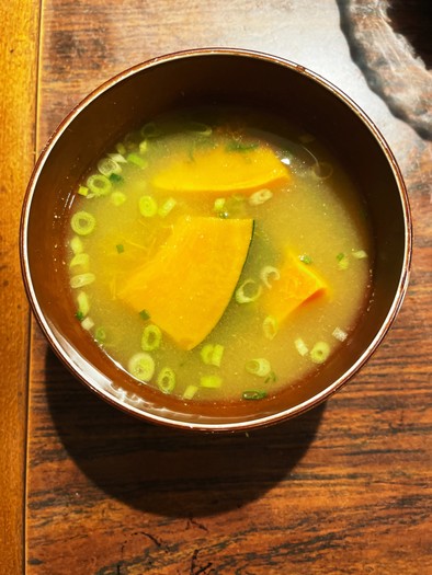 南瓜と小葱のこし味噌汁の写真