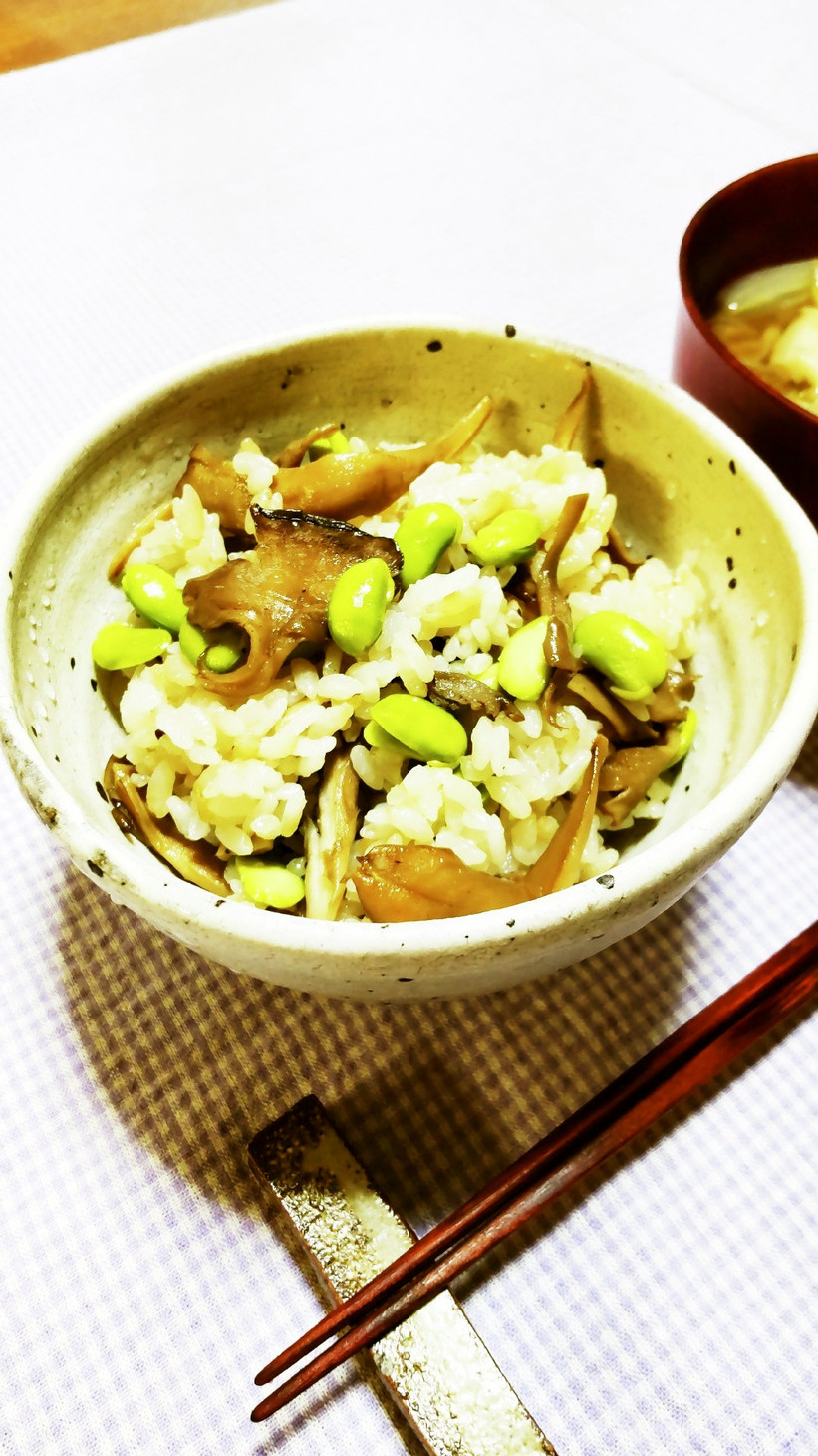 舞茸と枝豆の混ぜご飯の画像