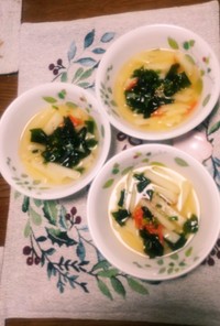 ジャガイモと人参とワカメの時短中華スープ