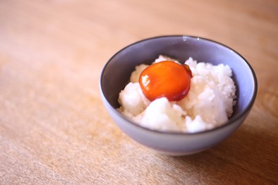 卵黄醤油漬け　卵かけご飯の写真