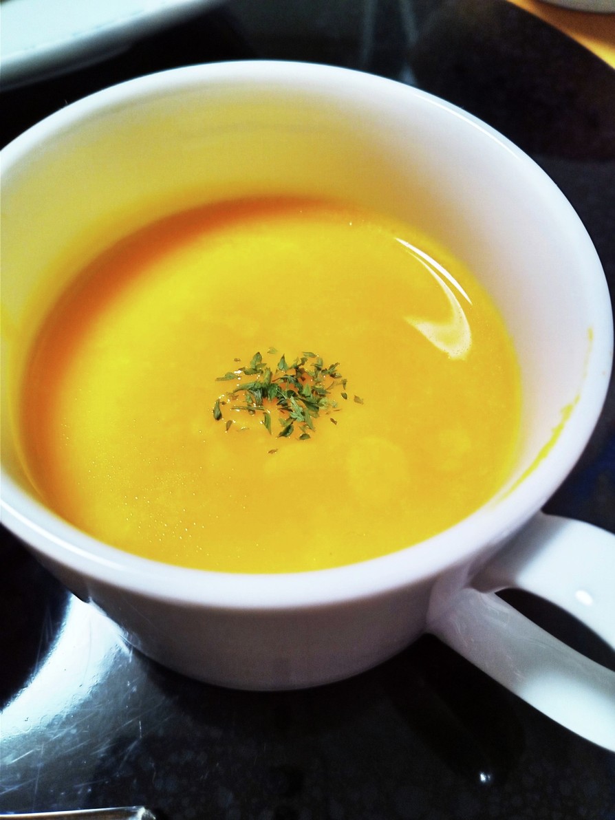 サクサクセージとリンゴのクルトンを添えたバターナッツスープのレシピ