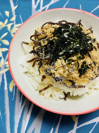 凄く大切！カルシウム丼　塩昆布海苔胡麻の写真