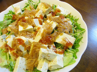 豆腐となめ茸のトスドサラダの写真