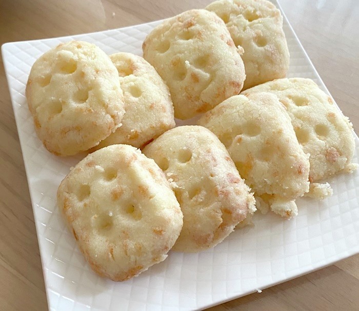 分量定数のチーズ米粉クッキーの画像