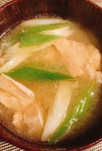 生姜でぽかぽか、鮭ハラスのほっこり味噌汁