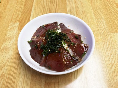 ぶりの漬け丼（麺つゆ、醤油、ごま油他）の写真