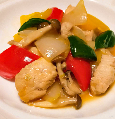 鶏胸肉と彩り野菜の甘酢炒めの写真