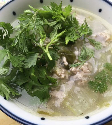 白菜と鶏ひき肉のベトナム風春雨スープの写真