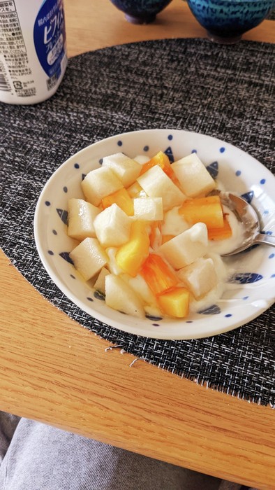 秋の味覚❀梨と柿のヨーグルト❀朝食の写真