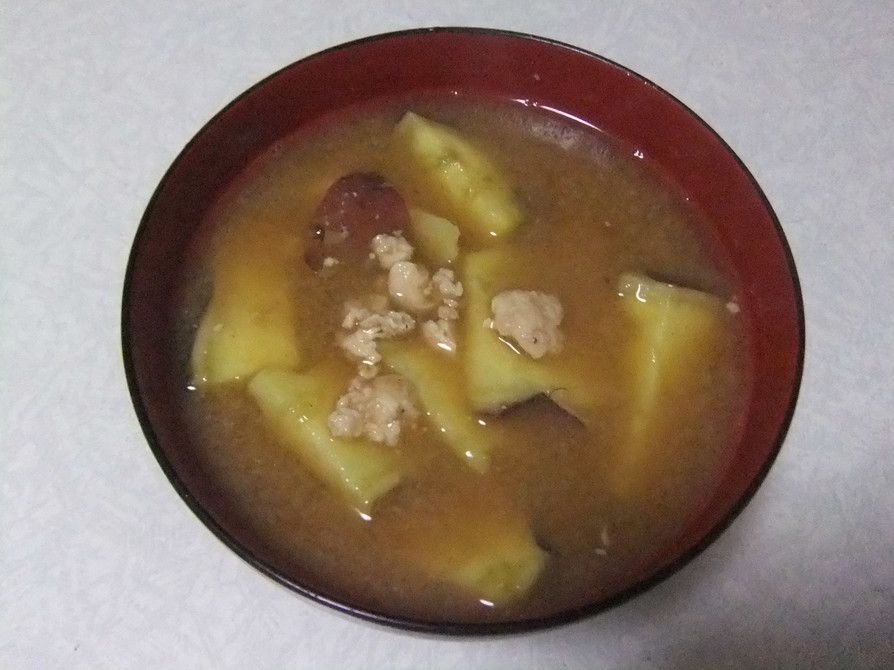 さつま芋とひき肉の簡単味噌汁の画像