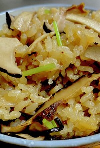 椎茸と椎茸の軸入り・炊き込みご飯