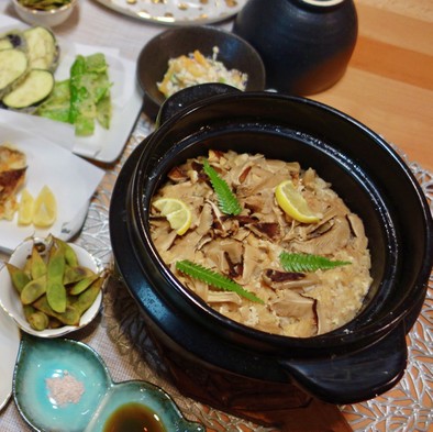 土鍋で3合松茸ご飯の写真