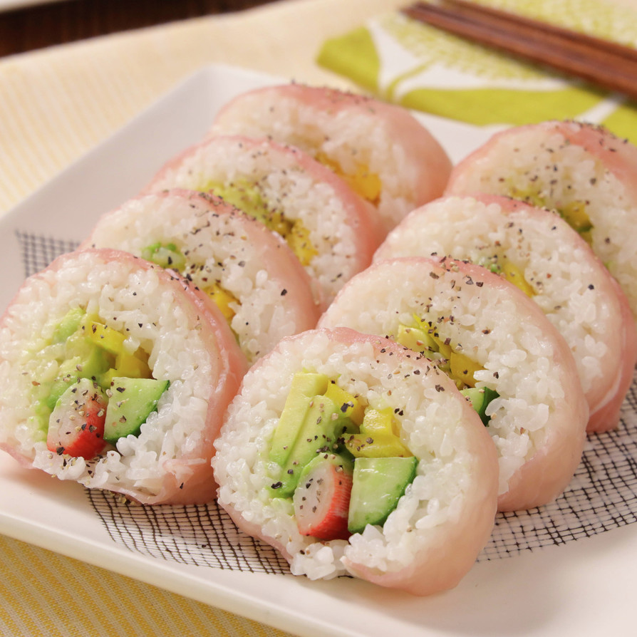 アボカドと彩り野菜の生ハム巻き寿司の画像
