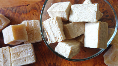 木綿豆腐で作る凍り豆腐。の写真