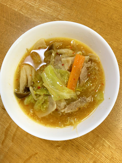 豚肉とキャベツのピリ辛胡麻味噌スープの写真