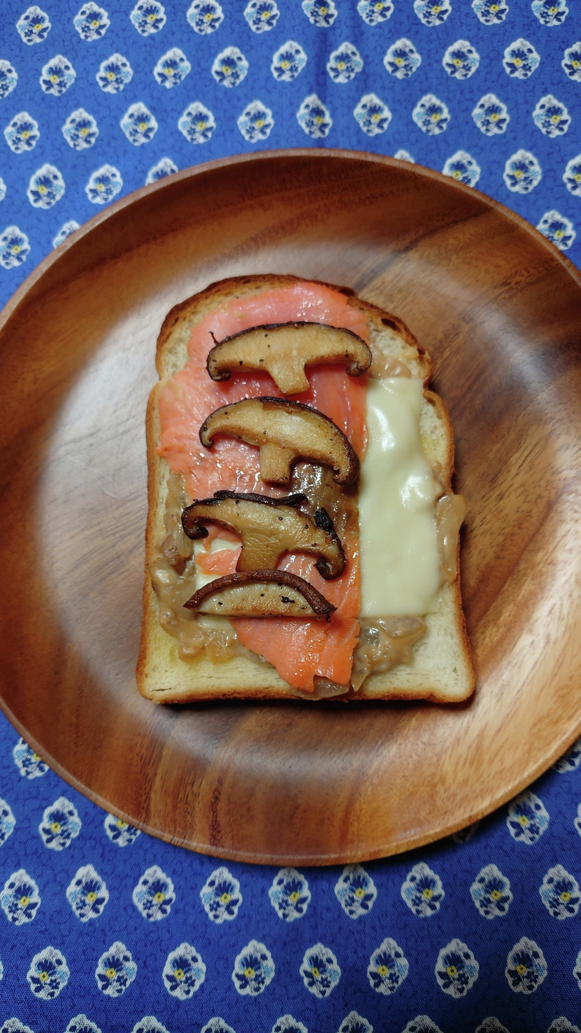 ヨウサマの減塩椎茸とサーモンのトーストの画像