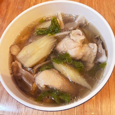 鶏肉と大根とマコモタケのスープ
