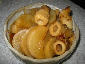 大根とちくわの経済的な煮物☆