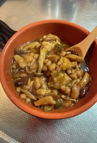 簡単チキンときのこと豆のデミグラソース煮