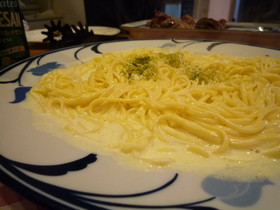 モッツァレラチーズとろとろクリームパスタ