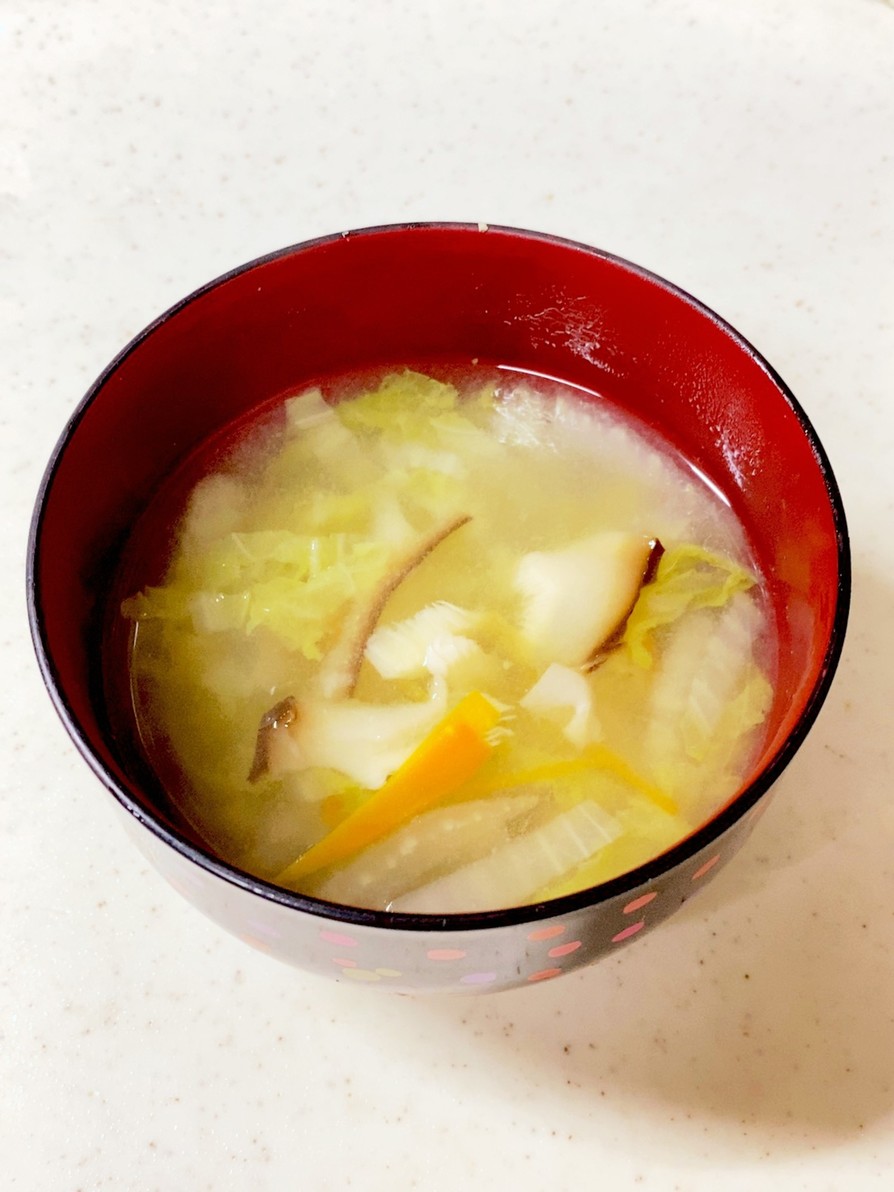 いい出汁かおる白菜 椎茸の味噌汁^^の画像