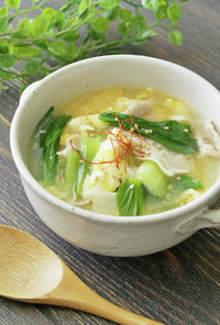 チンゲン菜と豚バラ肉の中華風スープ