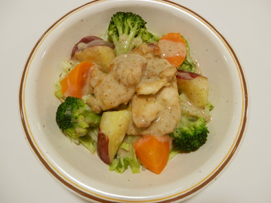 チキンと五郎島金時の温野菜サラダの写真