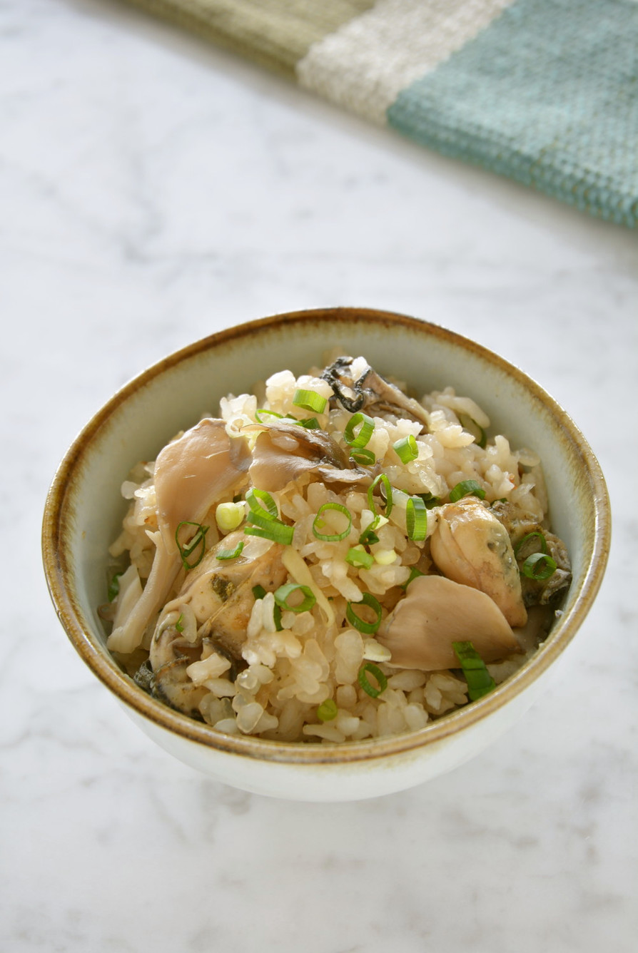 牡蠣と舞茸の炊き込みご飯の画像